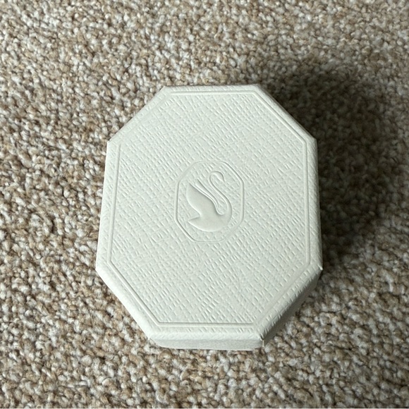 Swarovski Green Millenia Drop Square Earrings - Picture 7 of 9